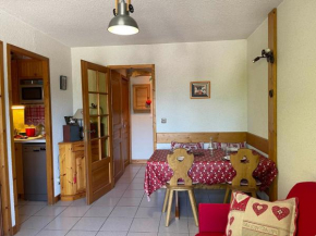 Appartement T2 proche centre, au pied du Criou, avec balcon et parking privé - FR-1-624-127